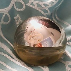 Golden delicious by DKNY